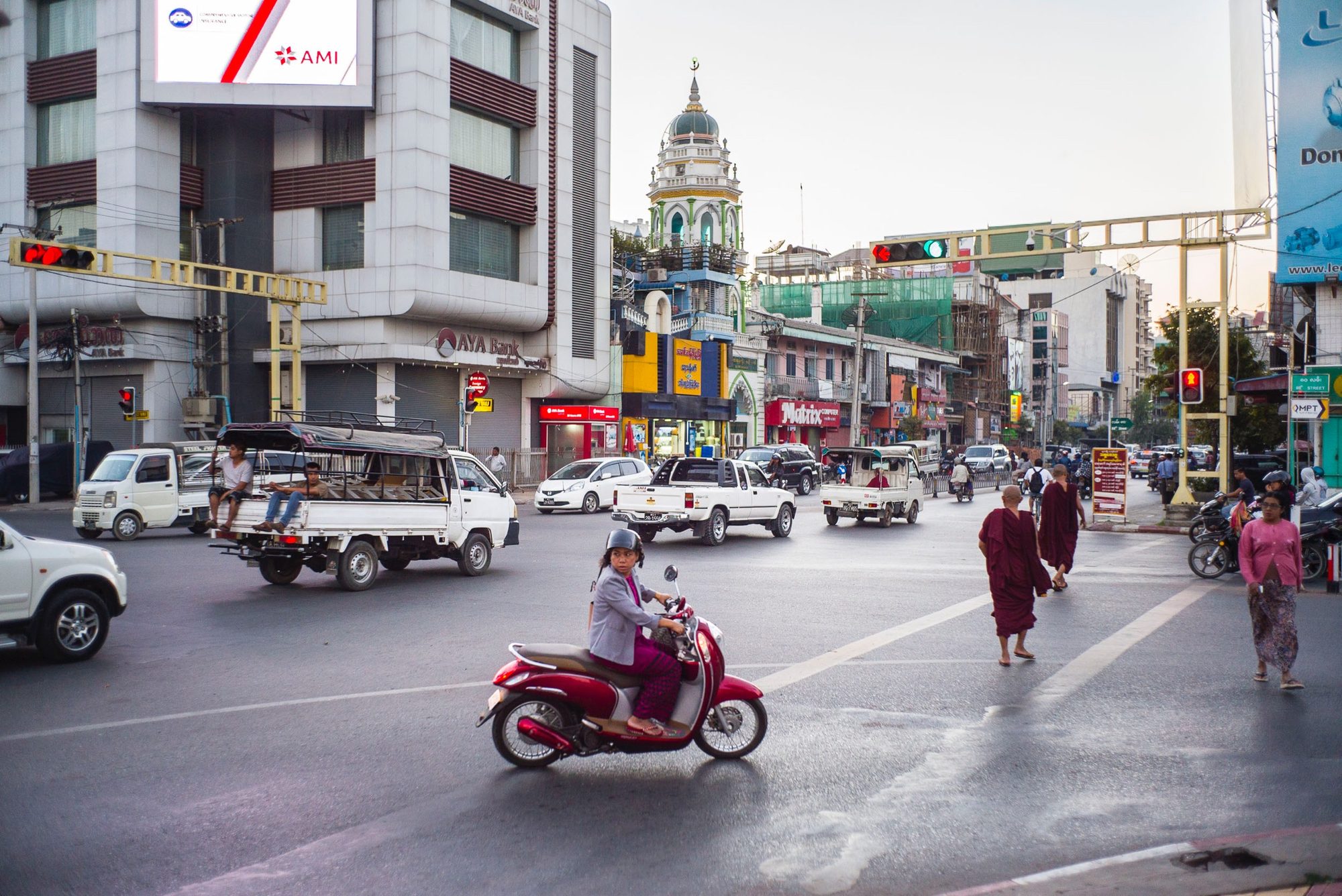 New Year in Mandalay, image 1